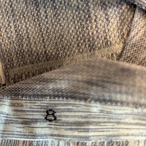 Lululemon short sleeve swiftly. In Excellent condition.  Size 8 - Picture 4 of 4